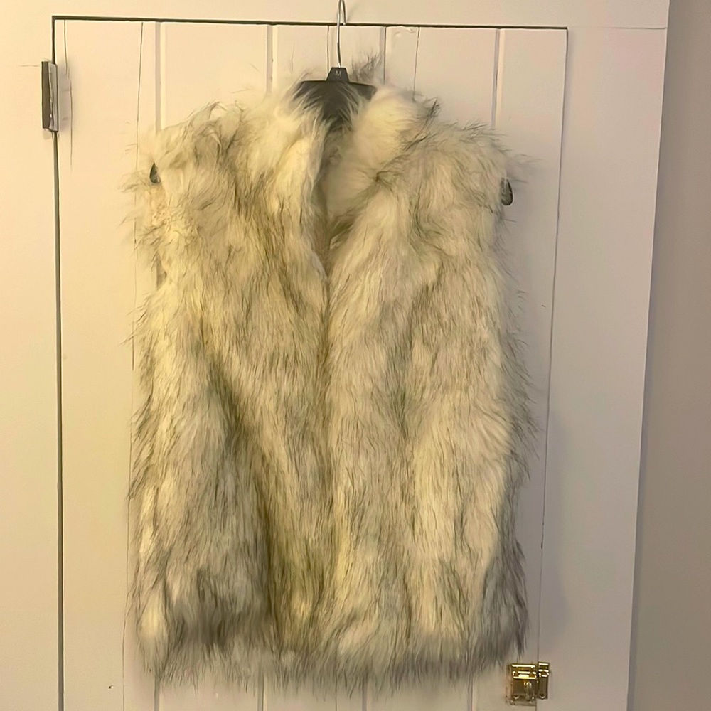 Cellabie Furry Women’s Vest NWT